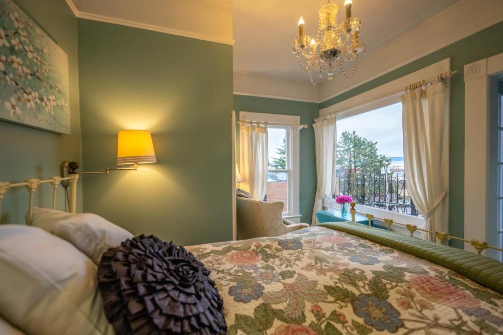 Clementine's Guest House & Vacation Rentals